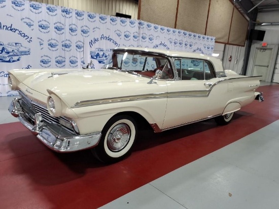 1957 FORD SKYLINER