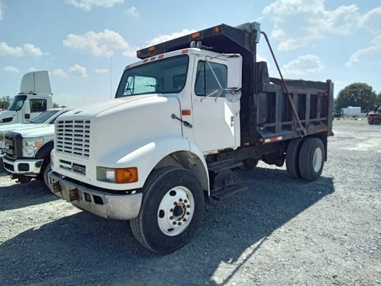 2000 INTERNATIONAL DUMP TRUCK