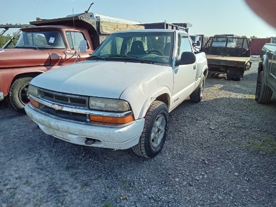 1998 CHEVROLET S-10 REG CAB 108" WB 4WD LS
