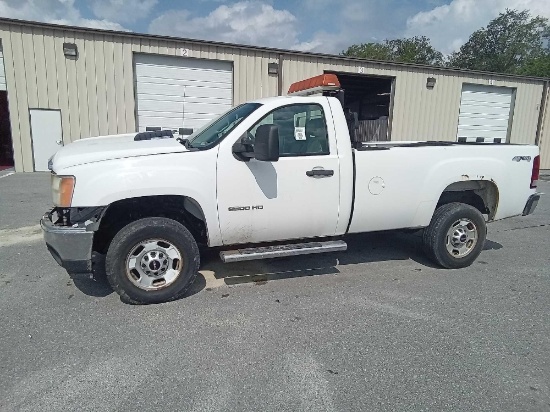 2013 GMC SIERRA 2500HD 4WD REG CAB 133.7" WORK TRUCK