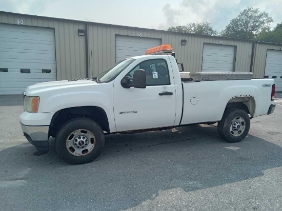 2012 GMC SIERRA 2500HD 4WD REG CAB 133.7" WORK TRUCK