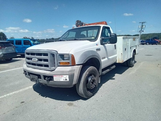 2005 Ford Super Duty F-450 Drw Utility Body Truck