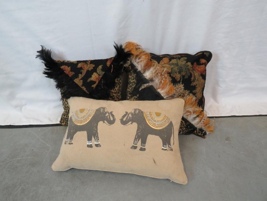 3 DECORATIVE PILLOWS