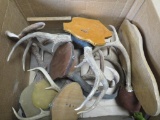 BOX OF ASSORTED ANTLERS & ANTLERS ON PLAQUES