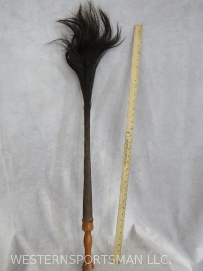 TAIL SWATTER W/WOODEN HANDLE
