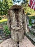 Beautiful, TOP QUALITY, Raccoon , fur coat with Ranch Fox trim ! Like New, taxidermy Decor