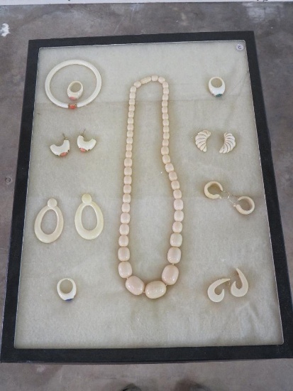 Beautiful Elephant Ivory Jewelry Lot w/Display Case (ONE$) *TX RES ONLY* JEWELRY