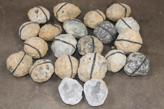 (20) QUARTZ GEODES (ONE$)