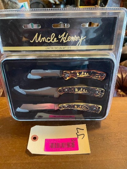 "Old Stock" Uncle Henry Limited Edition Gift set. Includes 3 fixed blade Knives