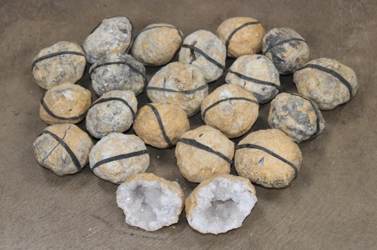 (20) Clear QUARTZ Crystal Geodes (ONE$)