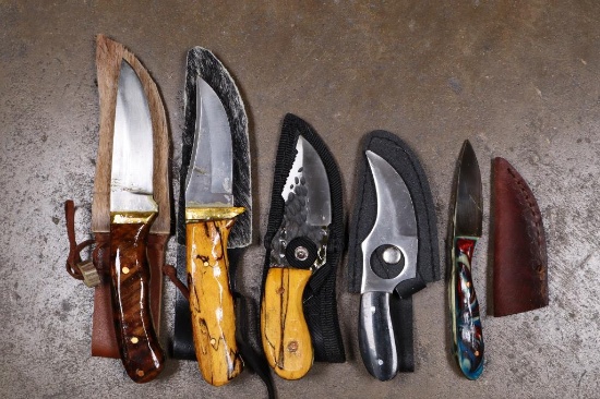 (5) Fixed Blade KNIVES with Sheaths
