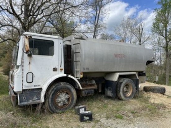 1979 Mack Truck MC 600 Series Water Tanker Truck
