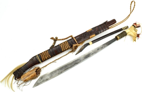 Very Good Indonesian Kalimantan, Borneo MANDAU Sword of Dayak Headhunters ~ Layered Steel Blade ~ Fi
