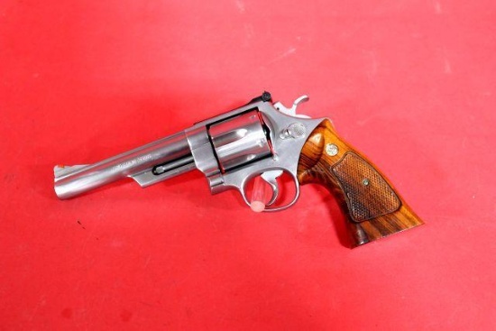 SMITH & WESSON STAINLESS 629-1 44 MAG REVOLVER
