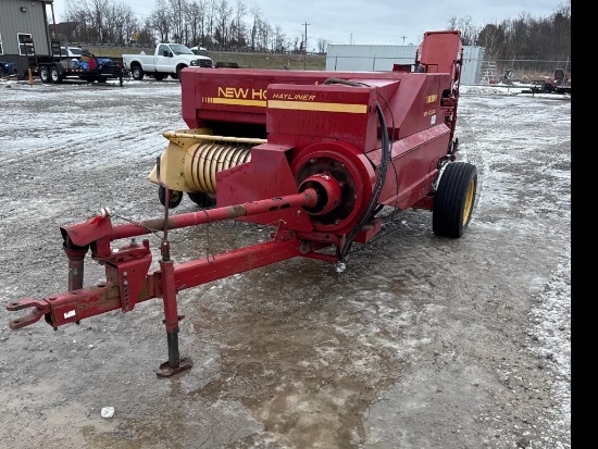 New Holland 311 Baler w/ Kicker