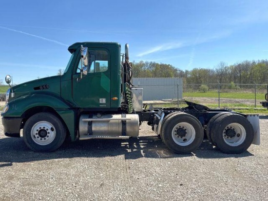 2004 Freightliner Columbia 120 Truck