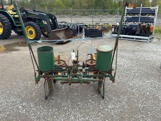 JD CORN PLANTER