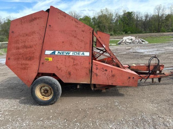 AVCO 456 ROUND BALER