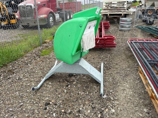 MINERAL FEEDER