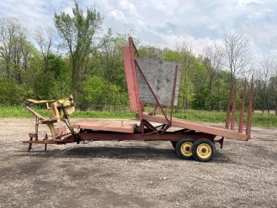 NEW HOLLAND 1030 BALE WAGON
