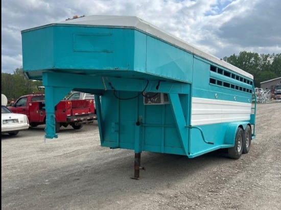 HORSE TRAILER