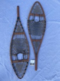 NICE Pair Snow Shoes, Pointed Pickerel Wood Frame, Green Tuffs, 40.75