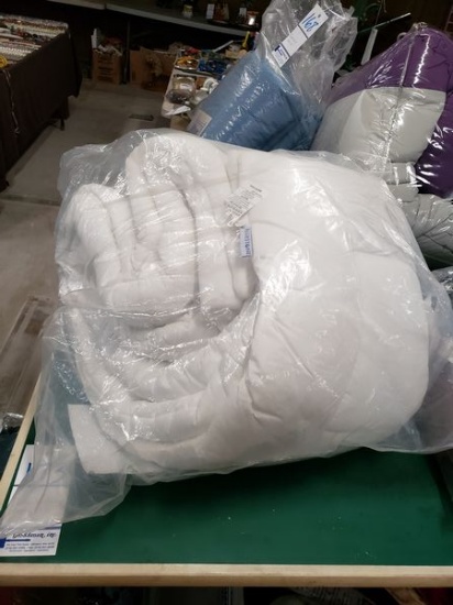 WHITE KING SIZE COMFORTER