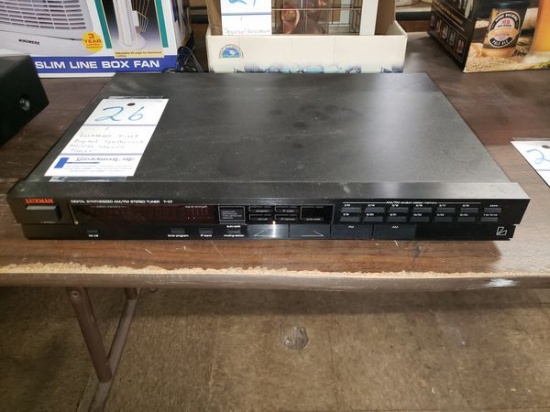 LUXMAN T-117 DIGITAL SYNTHESIZED AM/FM STEREO TUNER