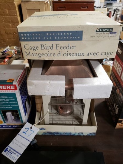SQUIRREL RESISTANT CAGE BIRD FEEDER