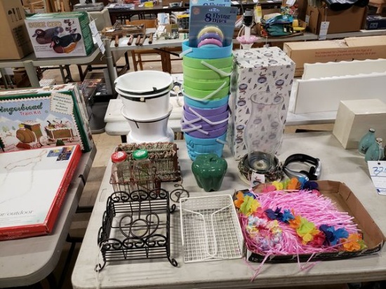 LOT OF HOUSEHOLD