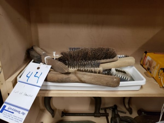 LOT OF BRUSHES