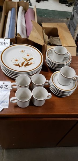 SET OF DISHES