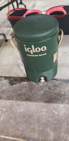 IGLOO DRINK COOLER WITH CONTENTS