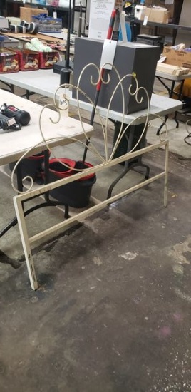 METAL DÉCOR / TWIN BED FRAME?