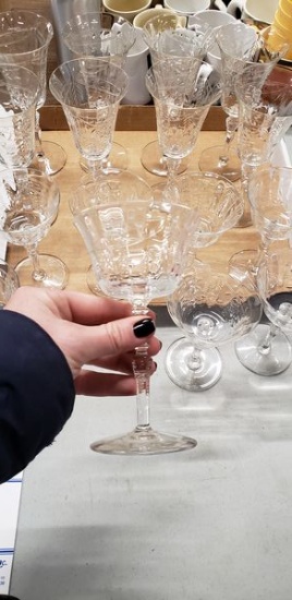 SET OF 16 GLASSES