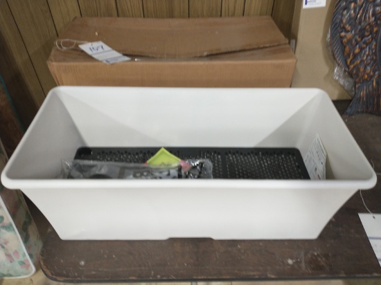 NEW EARTHBOX PLANTER