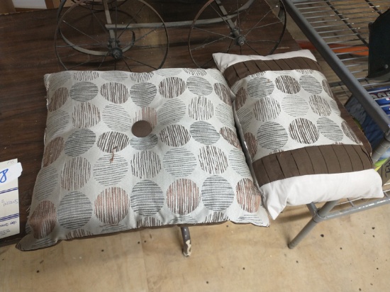 2 THROW PILLOWS