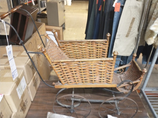 VINTAGE BABY DOLL CARRIAGE