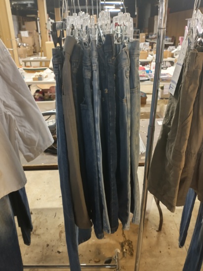 9 PAIRS OF MENS JEANS AND SHORTS SIZE 32