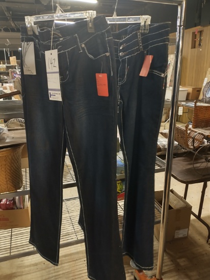2 PAIRS OF WOMENS JEANS SIZE 15