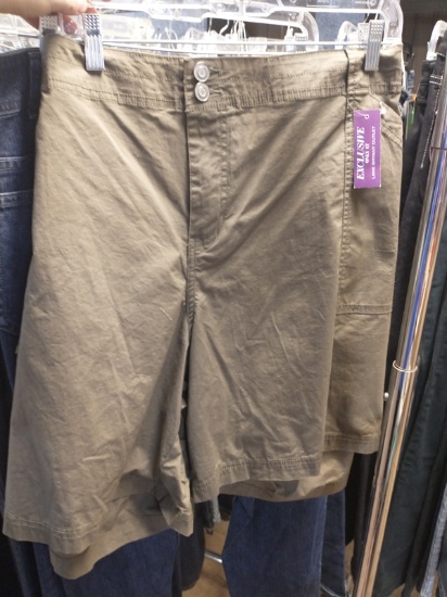 PAIR OF WOMENS SHORTS SIZE 28
