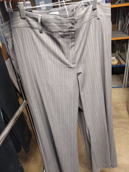 2 PAIRS OF WOMENS DRESS PANTS SIZE 3
