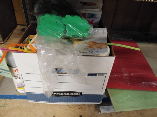 LOT OF CLASSROOM DÉCOR, ART SUPPLIES AND CHILDREN BOOKS