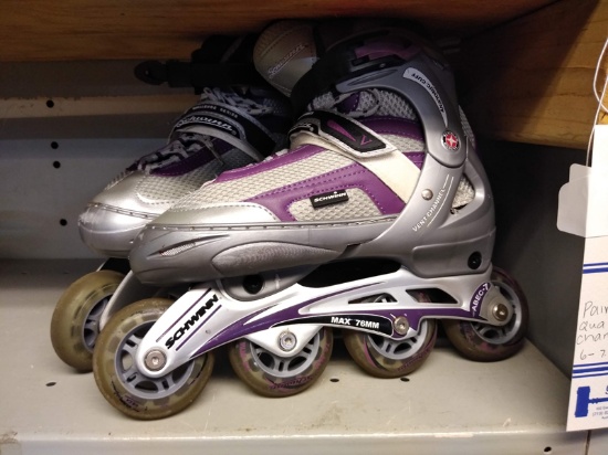 PAIR OF SCHWINN ROLLER BLADES SIZE 6-7.5