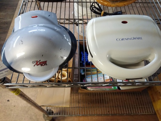 SANDWICH PRESS AND OMELET MAKER