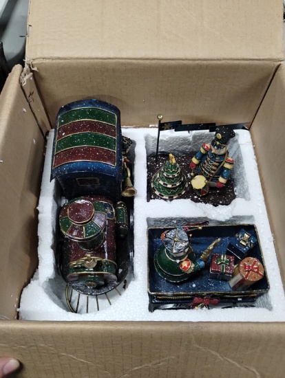 NEW TIN SNOWMAN NUTCRACKER BAND TRAIN SET 21"