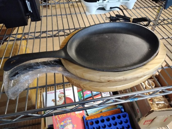 SET OF CAST IRON SKILLETS WITH WOODEN BASE