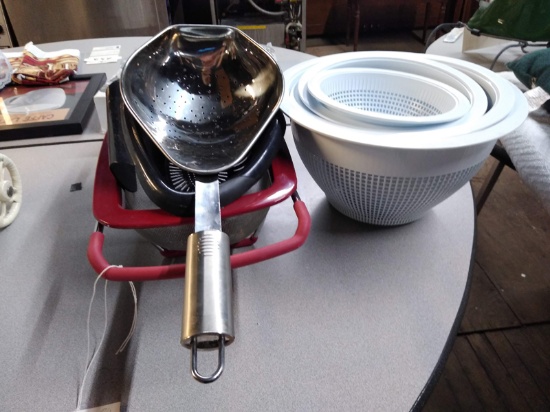 LOT OF STRAINERS
