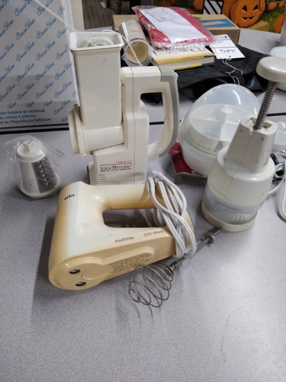LOT OF SMALL KITCHEN GADGETS
