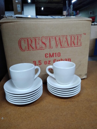 LOT OF CRESTWARE TEACUPS AND SAUCERS